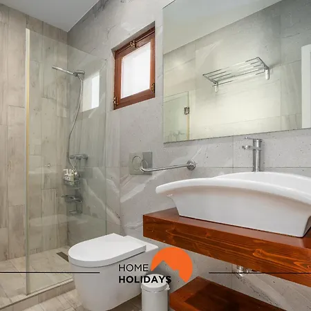 #213 Roja Pe By Holidays *