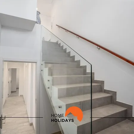 #213 Roja Pé By Holidays