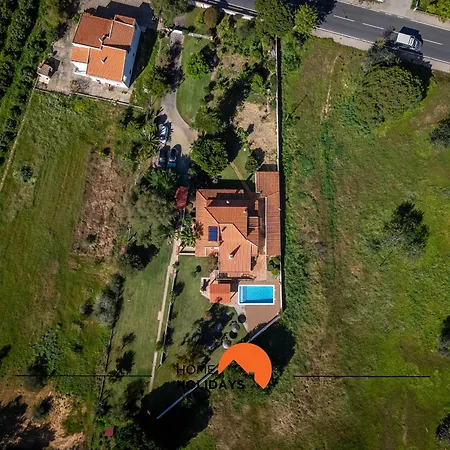 #213 Roja Pé By Holidays